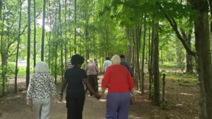People with Dementia taking a daytrip outside